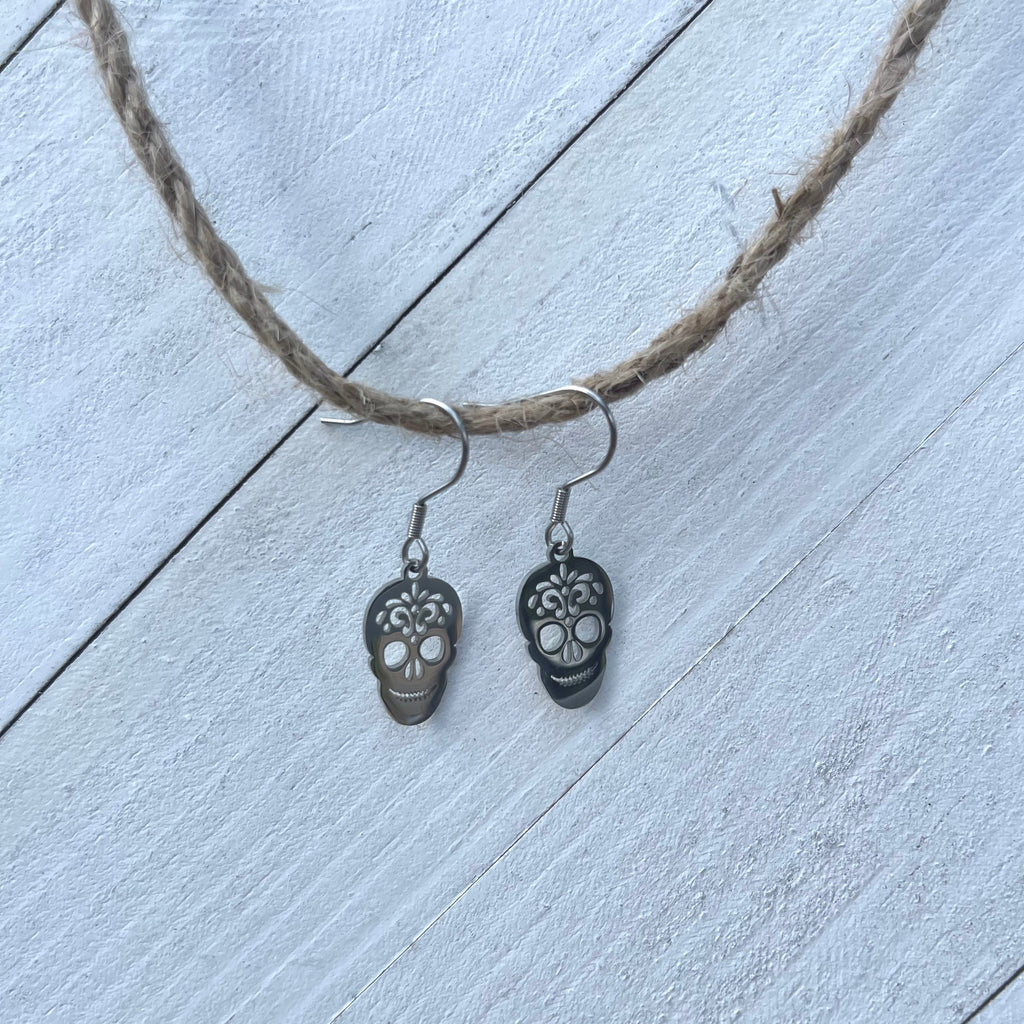 Handcrafted earrings with stainless steel.