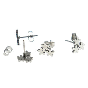 Three daisy flowers stud earrings in 304 stainless steel. Measurements: 10mm x 9mm. Lead free and nickel safe.