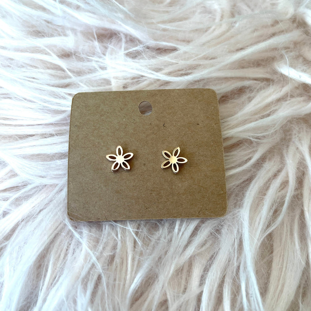 Daisy flower stud earrings in 304 stainless steel. Measurements: 10mm x 10mm. Lead free and nickel safe.