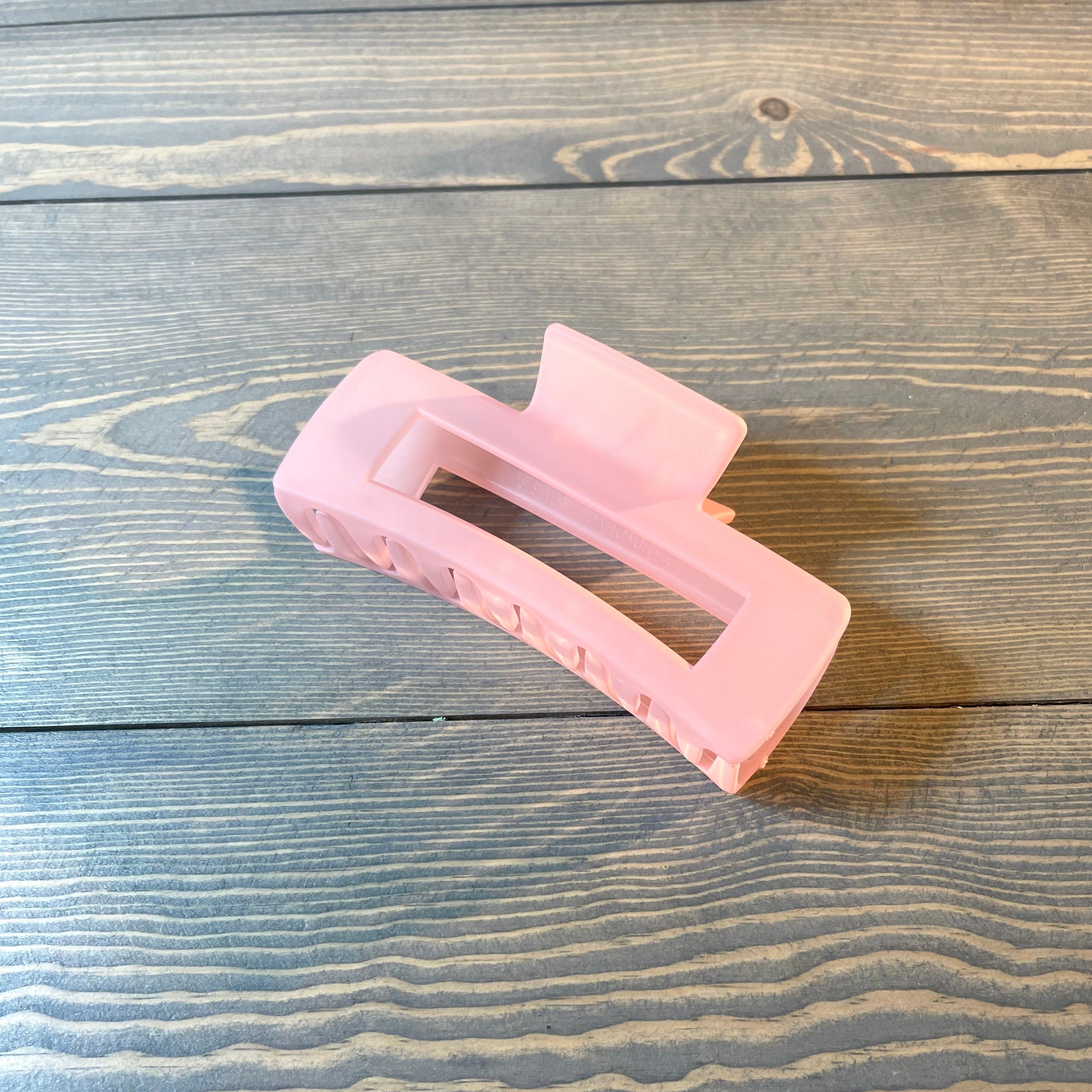 Medium size rectangle hair clip. Size: Approx. 4 inch X 2 inch 100% acrylic.