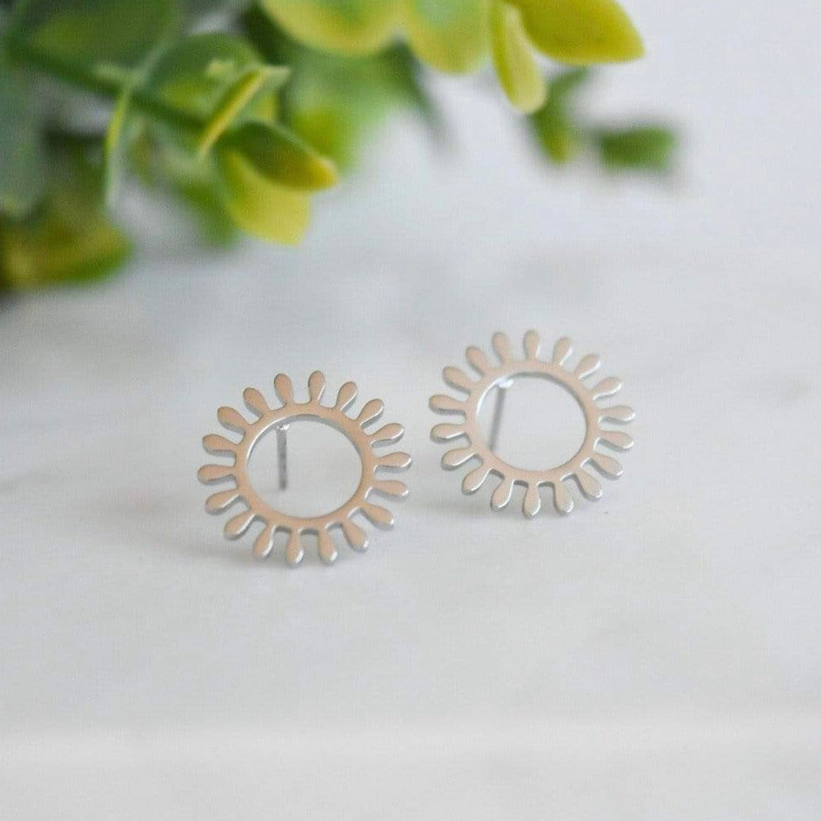 Stainless steel stud earrings. 15mm.