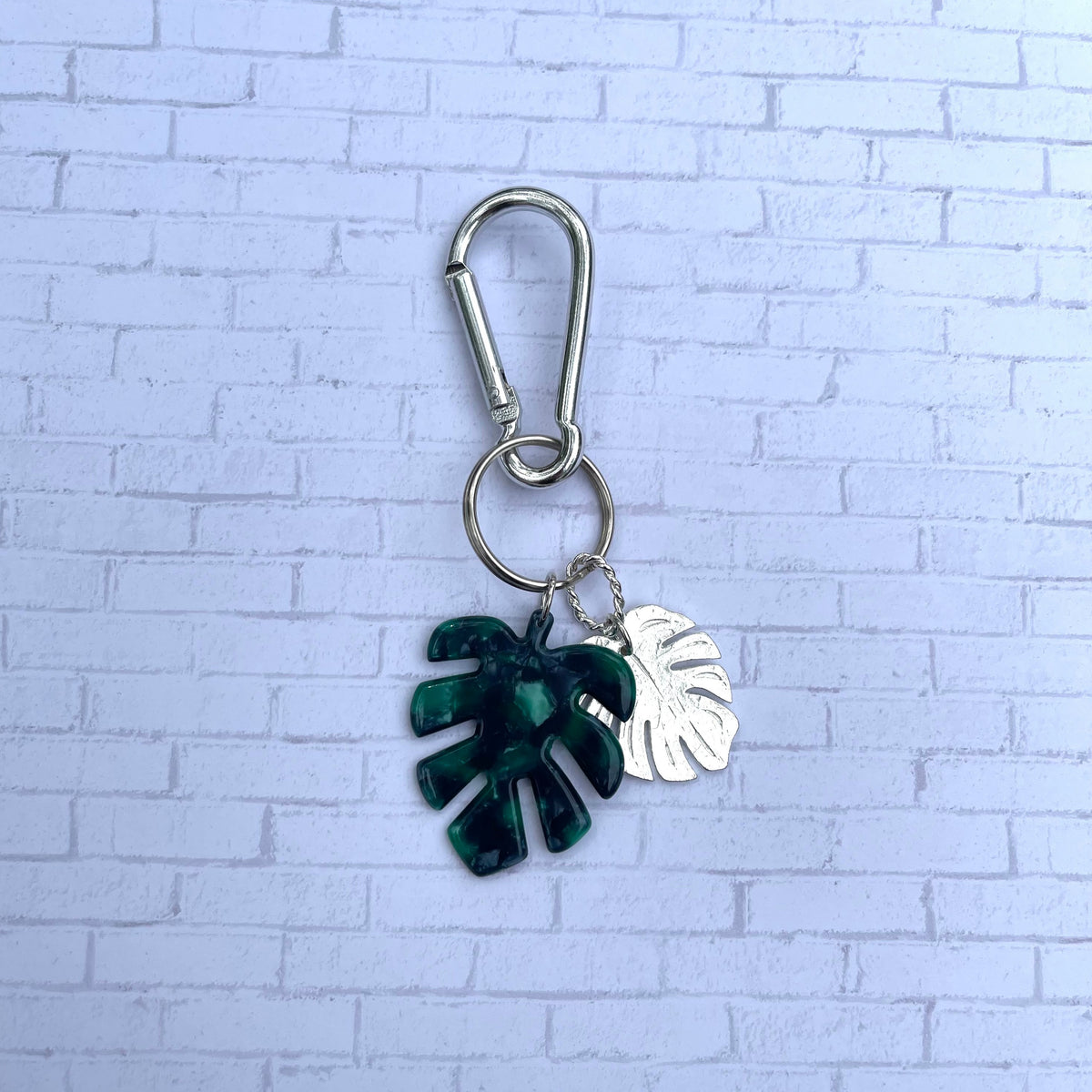 アクセサリーその他 Loewe Green leaf insect-shaped keychain Leaf insect keyfob charm in beaded leather Green - LOEWE